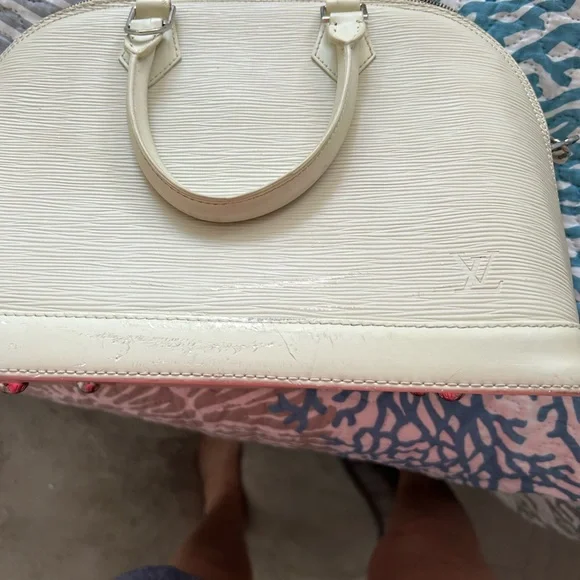 Authentic Louis Vuitton Ivory Epi Alma Textured Leather Bag - Picture 2 of 15